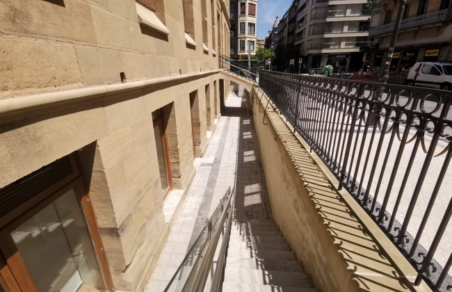 Amara Berri, patio inglés, restauración, renovación, calle urbieta